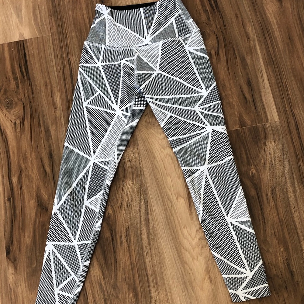 black and white beyond yoga leggings :)